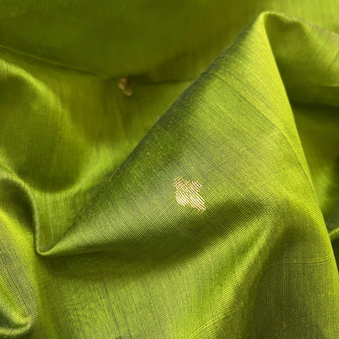 Vasthrlay Silver Unstitched Saree