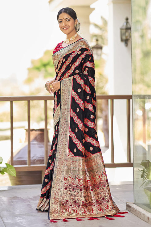 Vasthrlay Adorable Pattern Banarasi Piece Mn1738