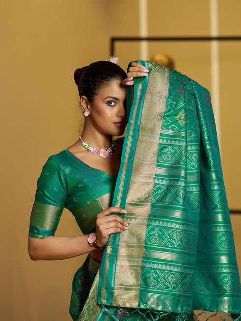 Vasthrlay Exquisite Traditional Intricate Gold Tone Saree