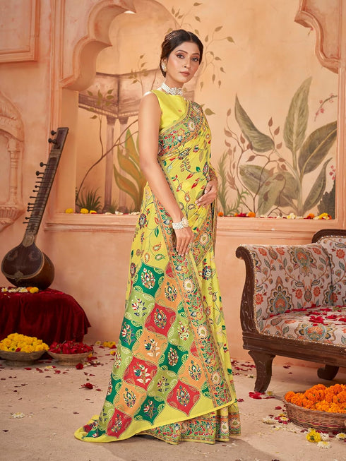 Vasthrlay Kashmiri Pashmina Heritage White Ethnic Wear
