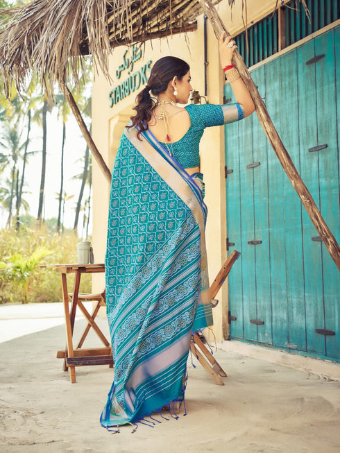 Vasthrlay Kanjivaram Unstitched Saree