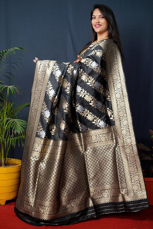 Vasthrlay Banarasi Floral Saree