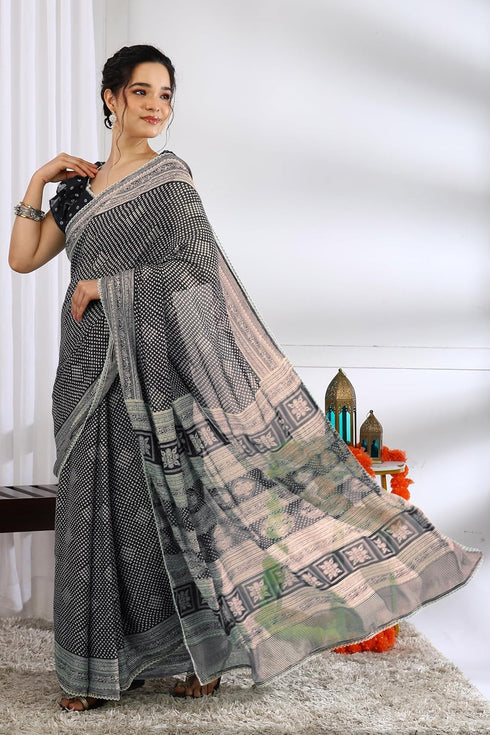 Vasthrlay Fashion Chiffon Paisley Printed Ethnic Wear