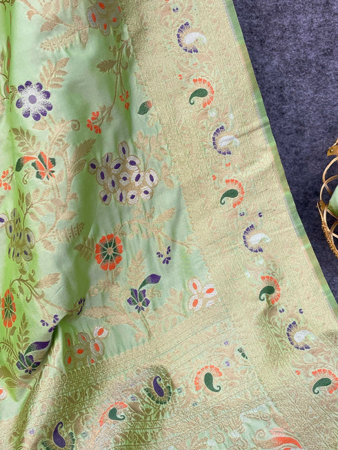Vasthrlay Banarasi Woven Saree
