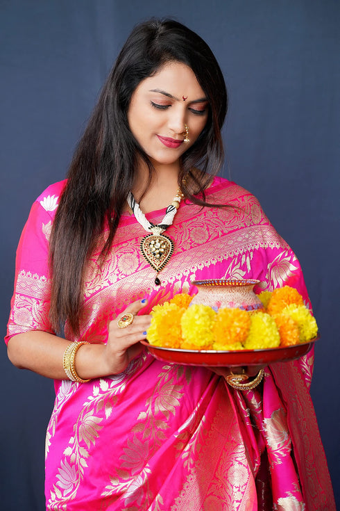 Vasthrlay Banarasi Floral Saree