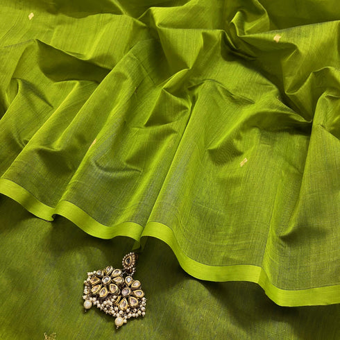 Vasthrlay Silver Unstitched Saree