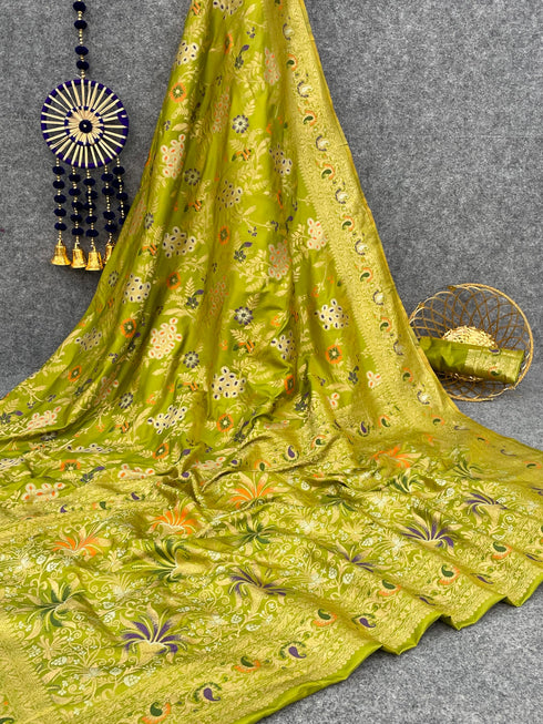 Vasthrlay Banarasi Woven Saree