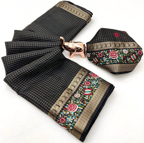Vasthrlay Tussar Bandhani Weaving