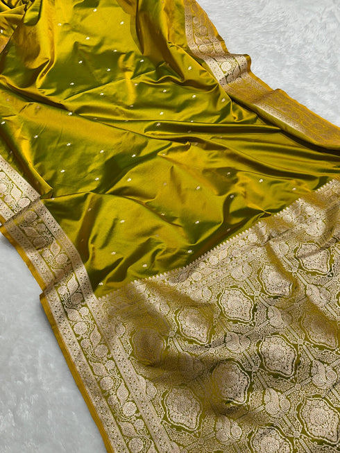 Vasthrlay Golden Traditional Banarasi