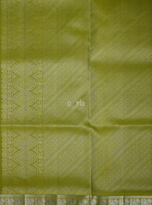 Prakruthi Mughizh Grape & Tea Green Kanchi Border Handloom Soft Silk Saree