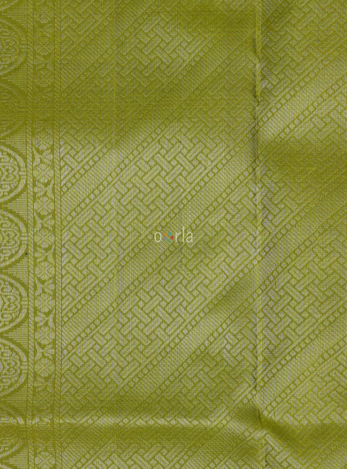 Prakruthi Mughizh Grape & Tea Green Kanchi Border Handloom Soft Silk Saree