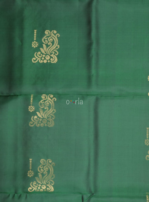Prakruthi Mughizh Forest Green With Cream Half Fine Jari Fancy Borders Handloom Soft Silk Saree