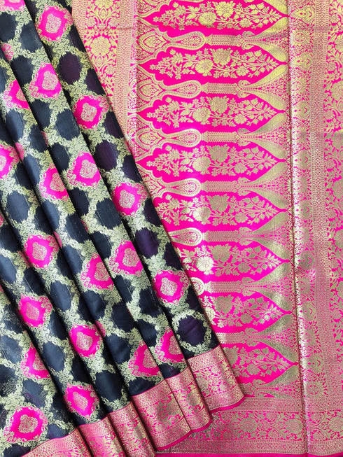 Vasthrlay Banarasi Weaving Contrast