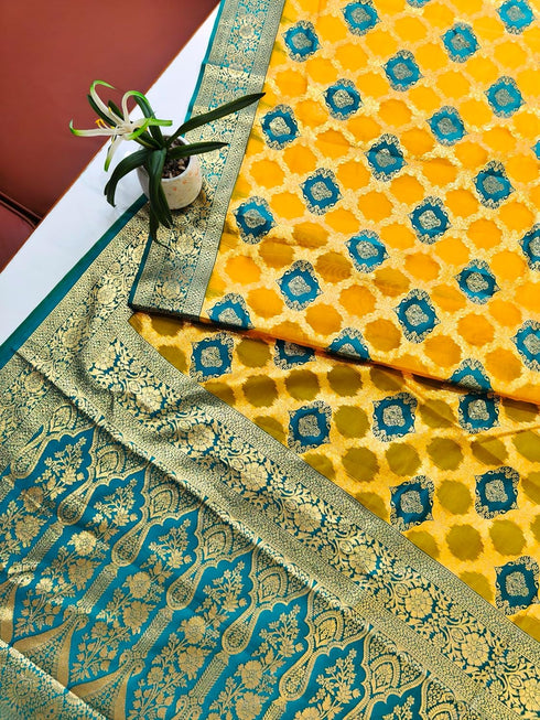 Vasthrlay Banarasi Weaving Contrast