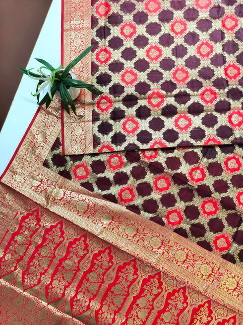 Vasthrlay Banarasi Weaving Contrast