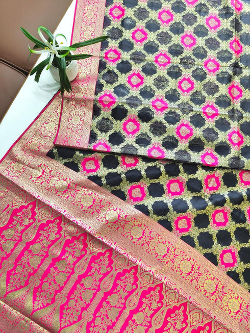 Vasthrlay Banarasi Weaving Contrast