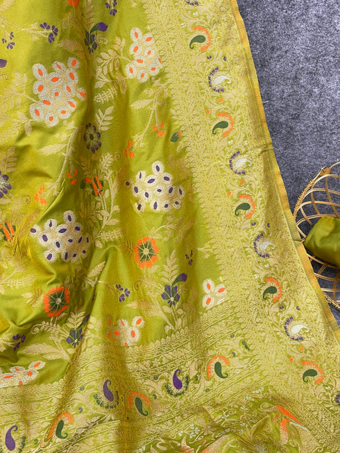 Vasthrlay Banarasi Woven Saree