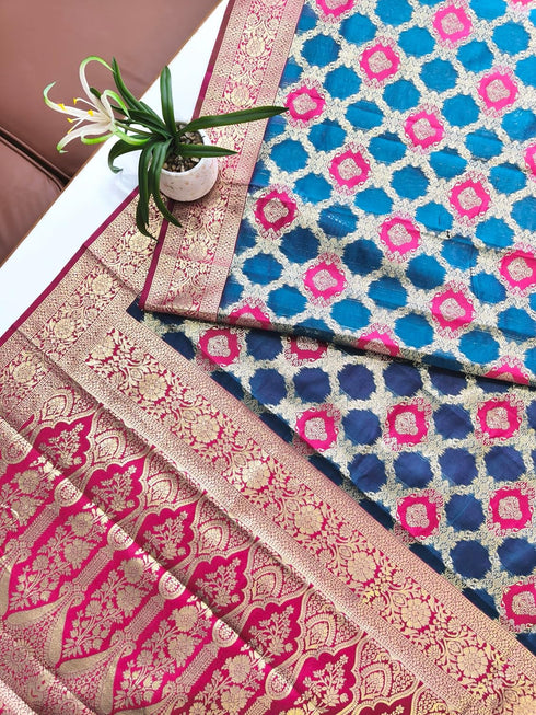 Vasthrlay Banarasi Weaving Contrast