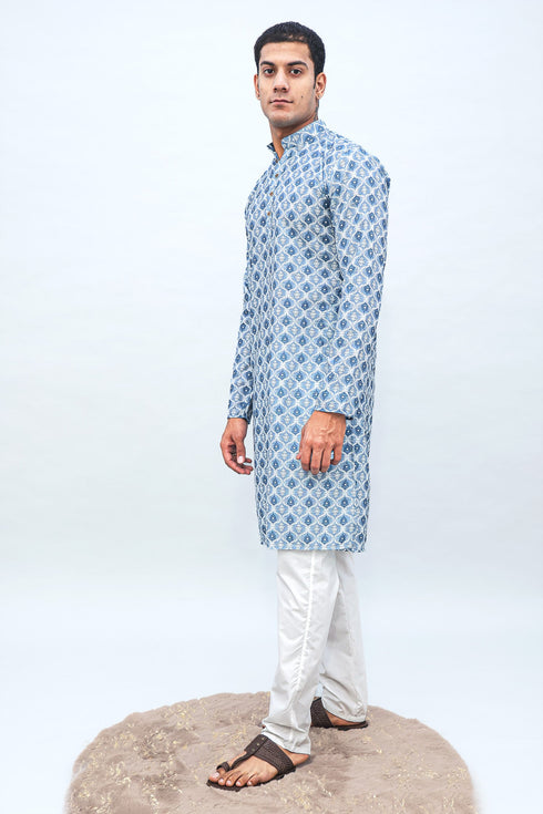 Veshbhoshaa Bluesaanchi Elegantly Casual Dark Blue Kurta Set