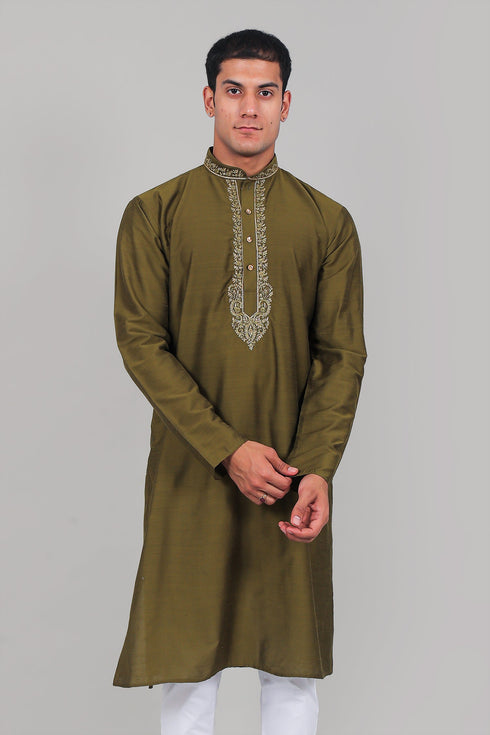 Veshbhoshaa Bluesaanchi Festive Embroidered Mehandi Green Kurta Set
