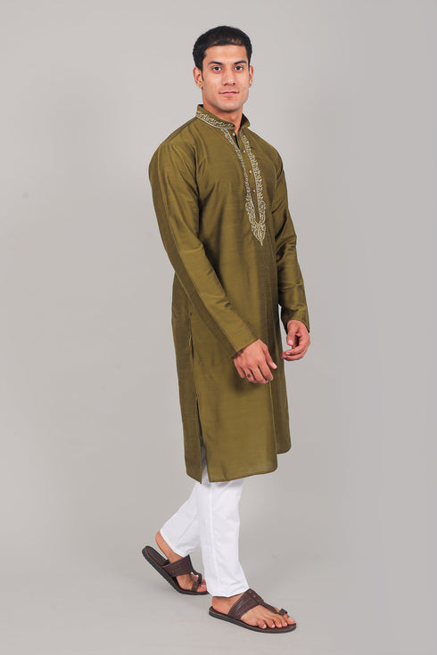 Veshbhoshaa Bluesaanchi Festive Embroidered Mehandi Green Kurta Set