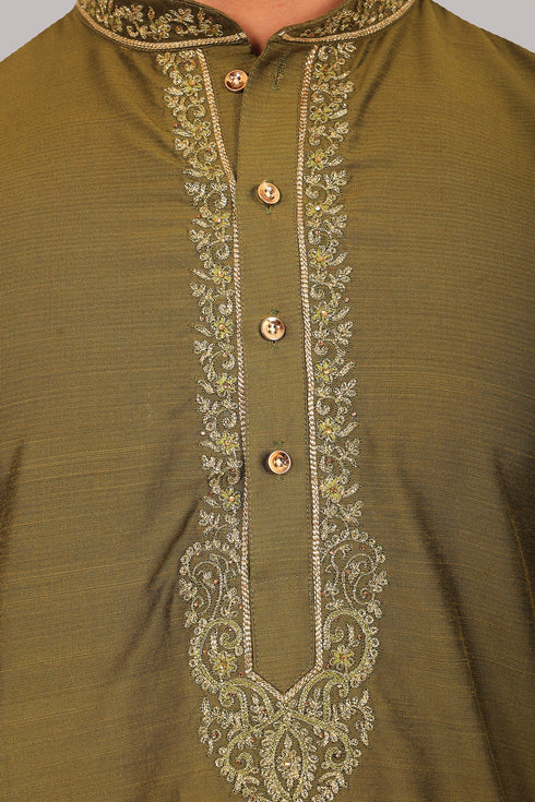 Veshbhoshaa Bluesaanchi Festive Embroidered Mehandi Green Kurta Set