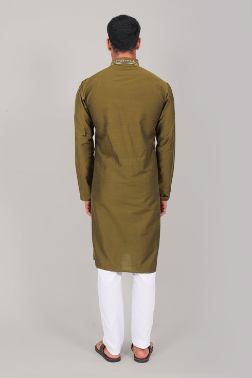 Veshbhoshaa Bluesaanchi Festive Embroidered Mehandi Green Kurta Set