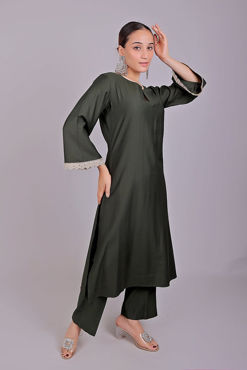 Veshbhoshaa Bluesaanchi Women'S Dark Green Kurti Pajama Set
