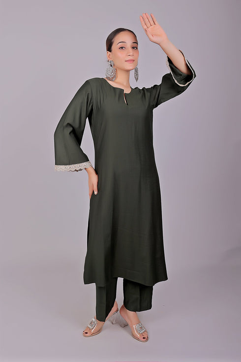 Veshbhoshaa Bluesaanchi Women'S Dark Green Kurti Pajama Set