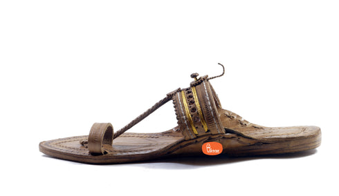 Vhaanfootwear Ladies Kolhapuri Chappal With Jari