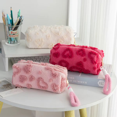 Milagro Beauty Fluffy Hearts Travel Case