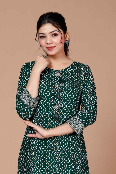 Miravan WomenS Rayon Bandhani Print Straight Kurti Green