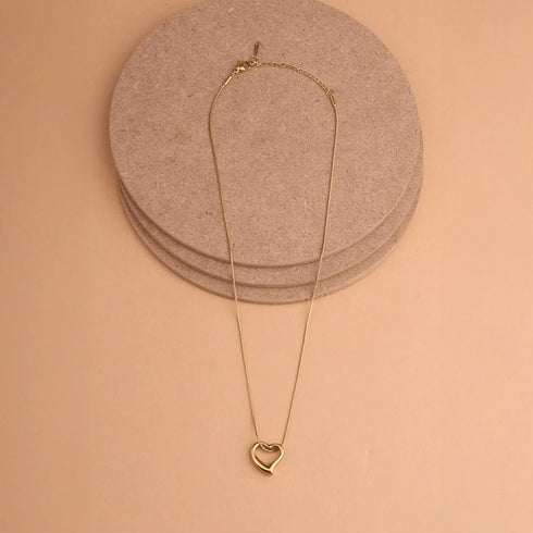 Palmonas Curved Heart Necklace