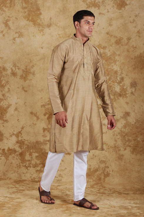 Veshbhoshaa Bluesaanchi Royal Elegance Ecru Handloom Embroidery Kurta Set