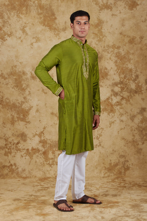 Veshbhoshaa Bluesaanchi Sunshine: Handwoven Embroidered Kurta Set Royal Green
