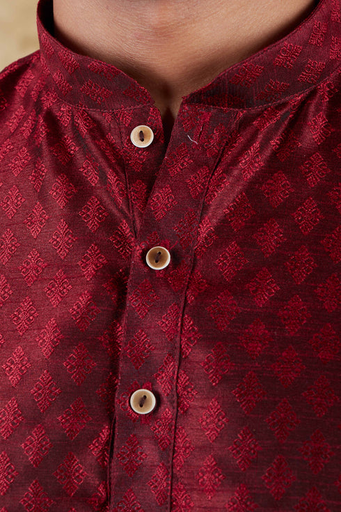 Veshbhoshaa Bluesaanchi Banarsi Silk Maroon Kurta Set