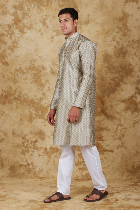 Veshbhoshaa Bluesaanchi Banarsi Silk Silver Kurta Set
