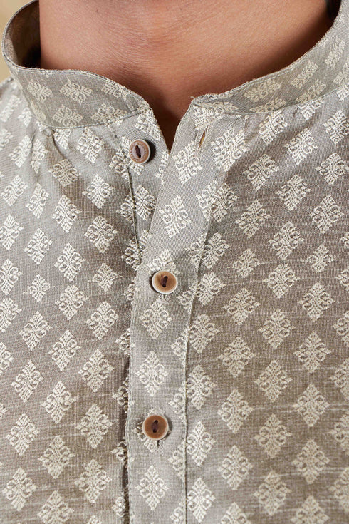 Veshbhoshaa Bluesaanchi Banarsi Silk Silver Kurta Set