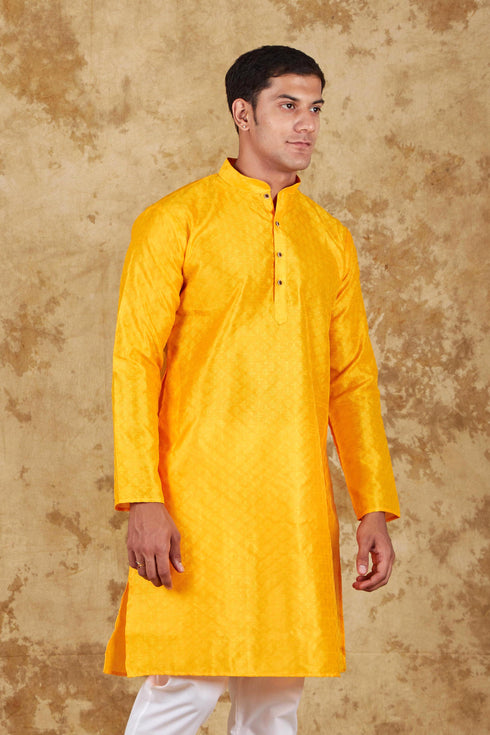 Veshbhoshaa Bluesaanchi Banarsi Silk Yellow Kurta Set
