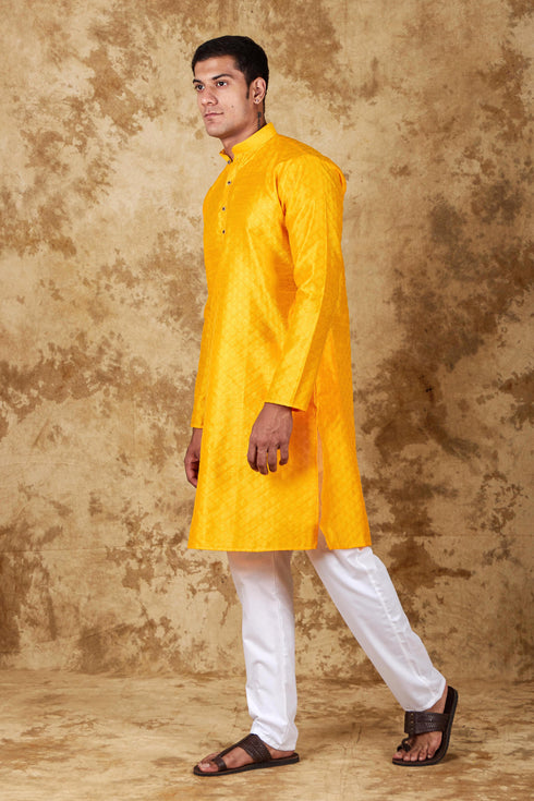 Veshbhoshaa Bluesaanchi Banarsi Silk Yellow Kurta Set