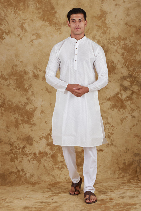 Veshbhoshaa Bluesaanchi Banarsi Silk White Kurta Set