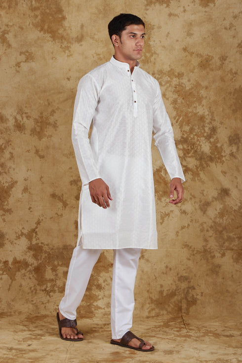 Veshbhoshaa Bluesaanchi Banarsi Silk White Kurta Set