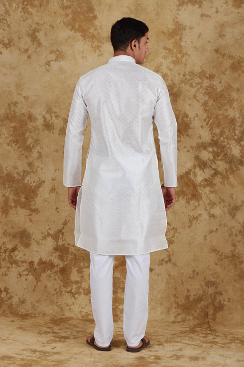Veshbhoshaa Bluesaanchi Banarsi Silk White Kurta Set
