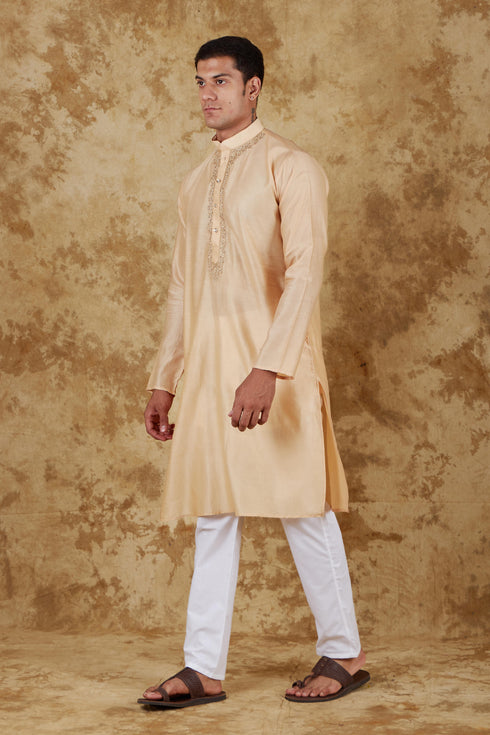 Veshbhoshaa Bluesaanchi Chanderi Silk Embroidered Kurta Set" Navajo White
