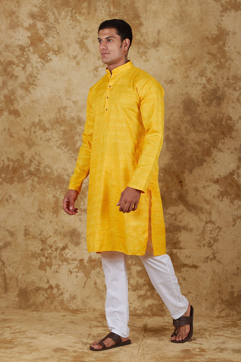 Veshbhoshaa Bluesaanchi Dark Yellow Textured Men'S Kurta Set