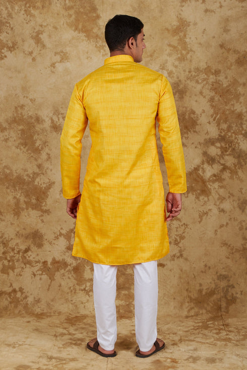 Veshbhoshaa Bluesaanchi Dark Yellow Textured Men'S Kurta Set