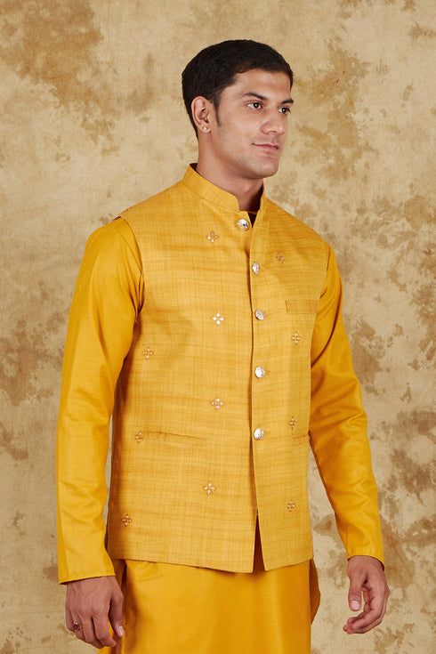 Veshbhoshaa Bluesaanchi Men'S Cotton Blend Yellow Mirror Embroidered Waistcoat