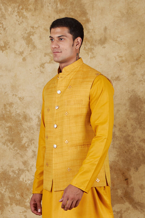 Veshbhoshaa Bluesaanchi Men'S Cotton Blend Yellow Mirror Embroidered Waistcoat