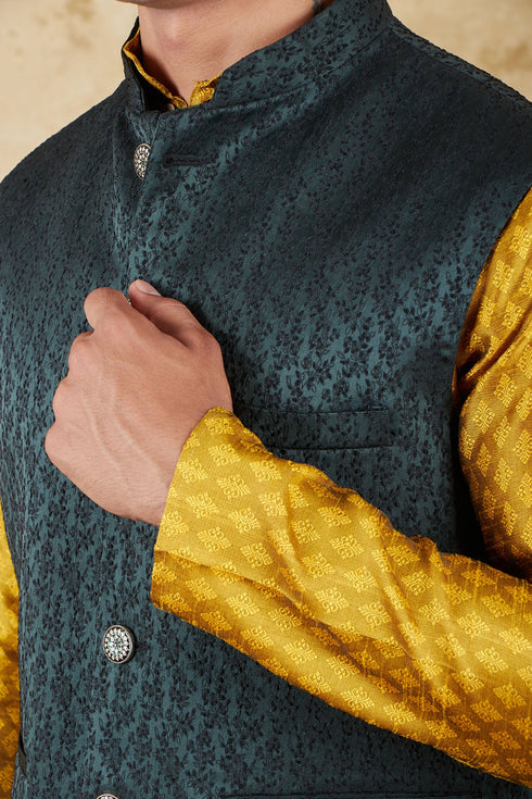 Veshbhoshaa Bluesaanchi Men'S Jacquard Dark Green Waistcoat