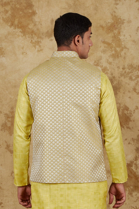 Veshbhoshaa Bluesaanchi Men'S Jacquard Yellow Waistcoat